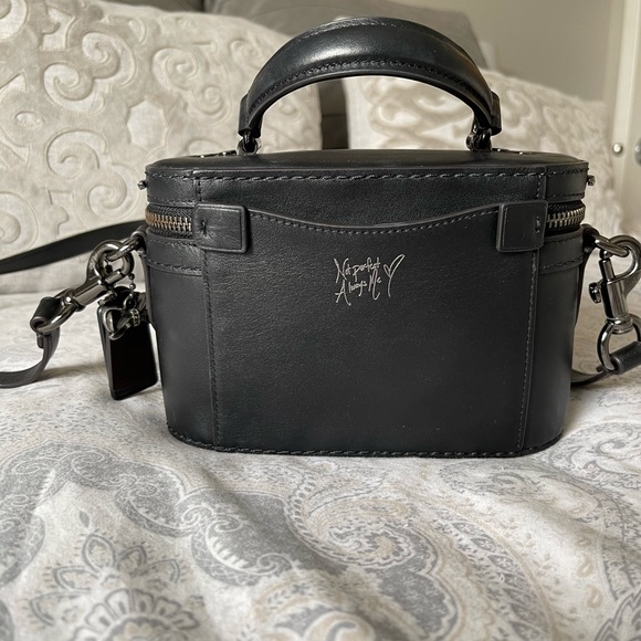 Coach - Picture 3 of 6